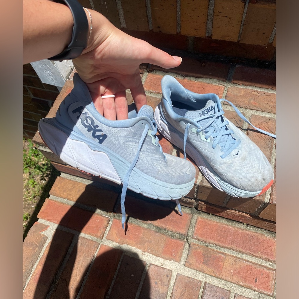 HOKA ARAHI 6